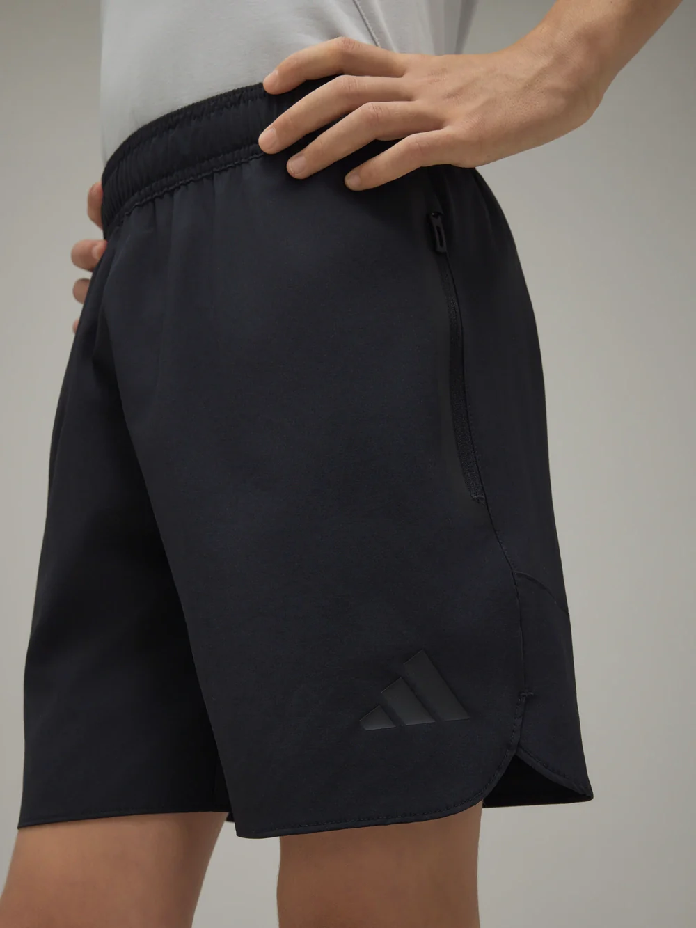 adidas Kinder Ausgehshorts schwarz - Team 26/27 - Image 2